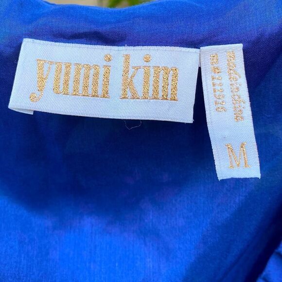 Yumi Kim 100% Silk Blue Floral Short Sleeve V-Neck Blouse Size Medium EUC! - Picture 3 of 6